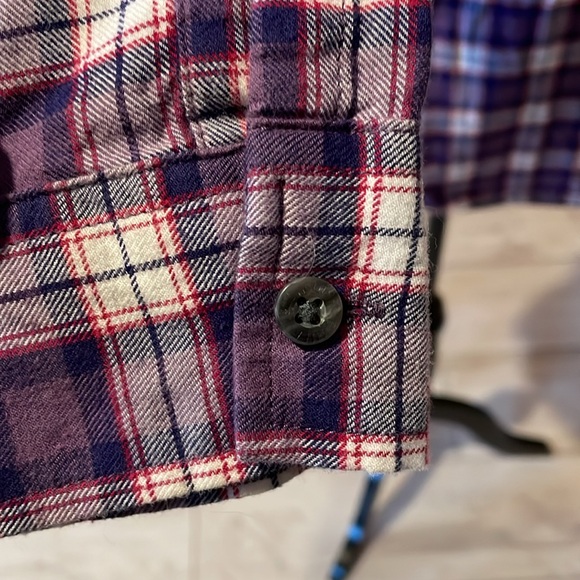 Eddie Bauer woman’s light flannel shirt. Medium - Picture 6 of 11